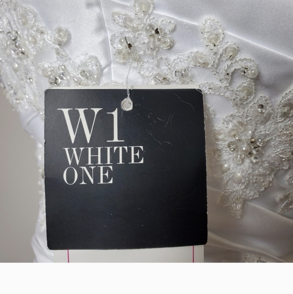 W1 WEDDING DRESS - Picture 8 of 11